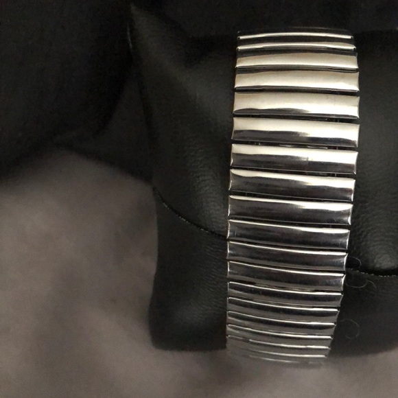 Watch - Picture 2 of 3